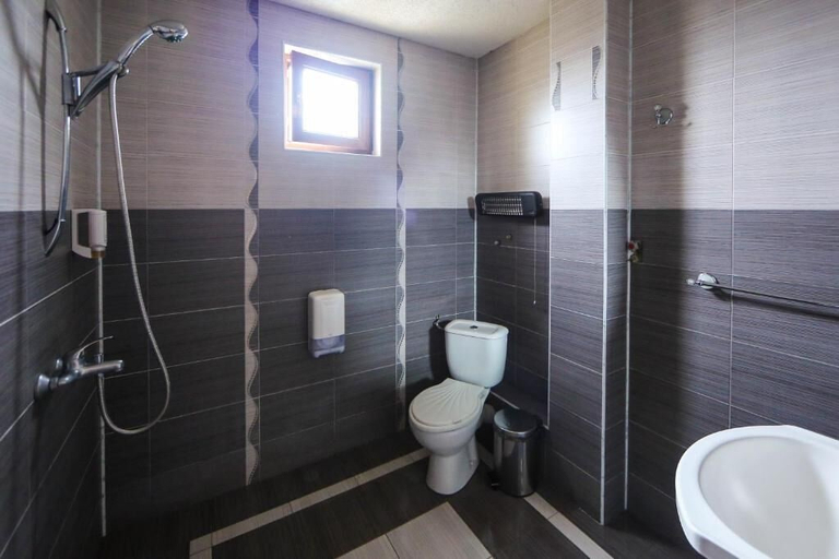 Bathroom 4, Sharkov Family Hotel, Garmen