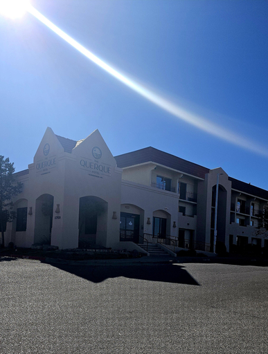 The Querque Hotel, Bernalillo