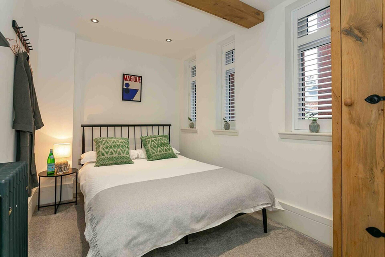 Bedroom 3, Beautiful 2-bed Apartment in Central Harrogate, North Yorkshire