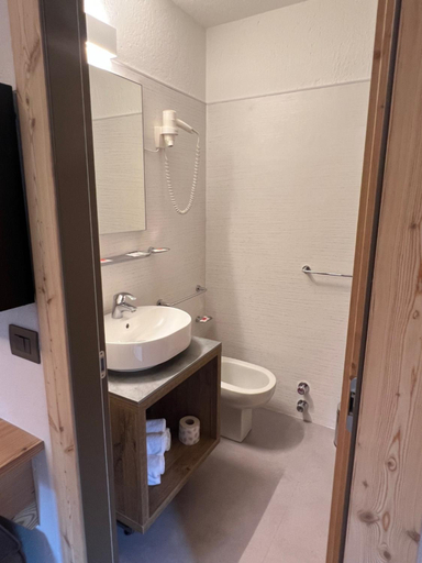 Bathroom 3, Des Glaciers, Aosta