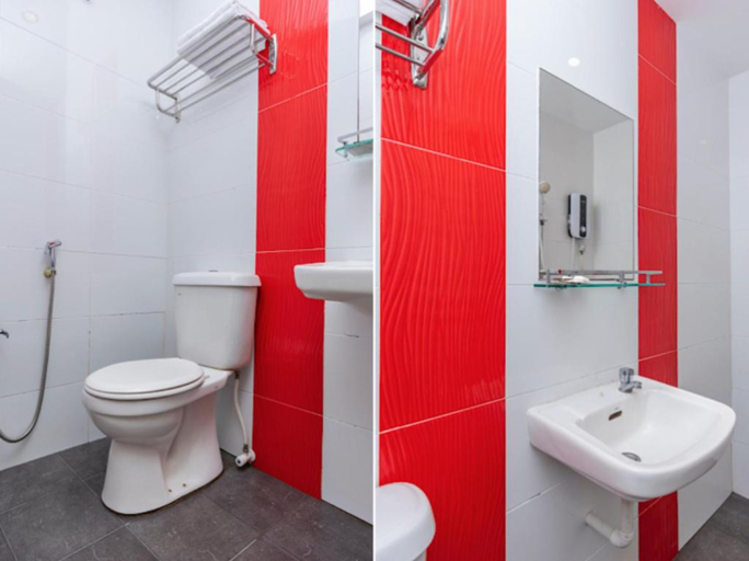 Bathroom 5, Remember Hotel Bukit Gambir, Ledang