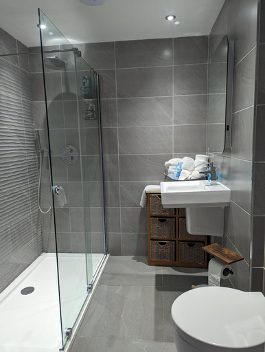 Bathroom, Stunning 1-bed Apartment in Rothbury, Morpeth, Northumberland