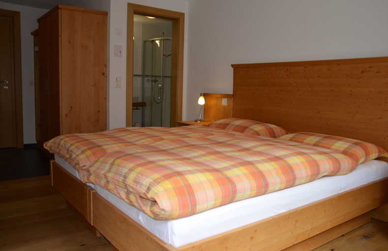 Bedroom 2, Jägerhof Serviced Apartements, Visp