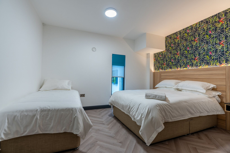 Others 3, Hotel No.9, Derry and Strabane