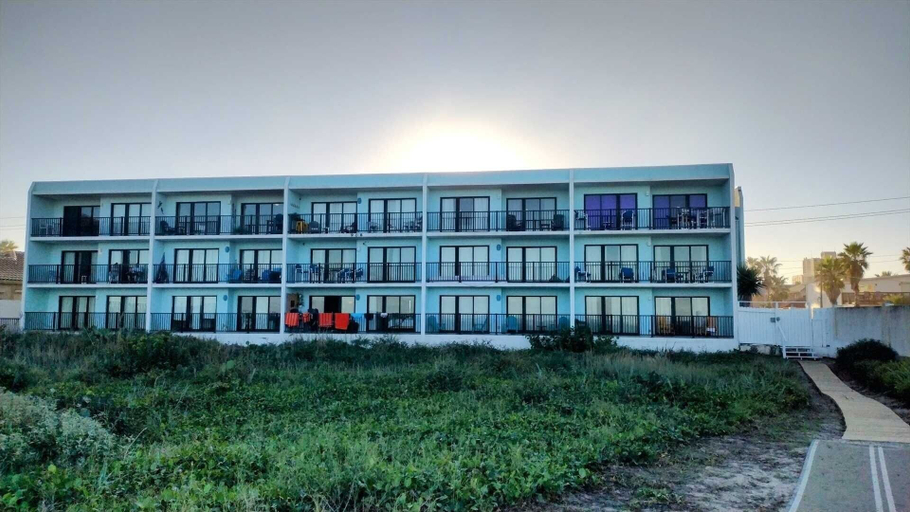 Exterior 2, Continental 101 Minium 2 Bedroom Condo by RedAwning, Cameron