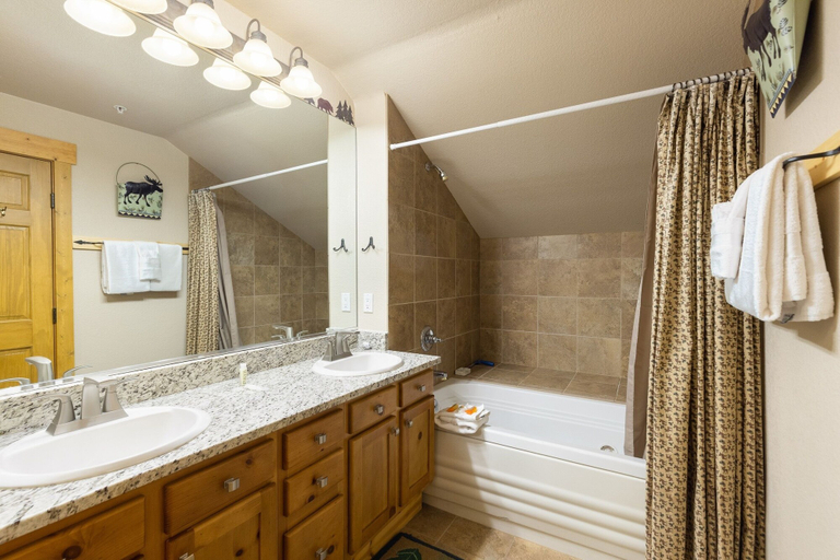 Bathroom 5, 8767 Trappers Crossing 4 Bedroom Condo by RedAwning, Summit