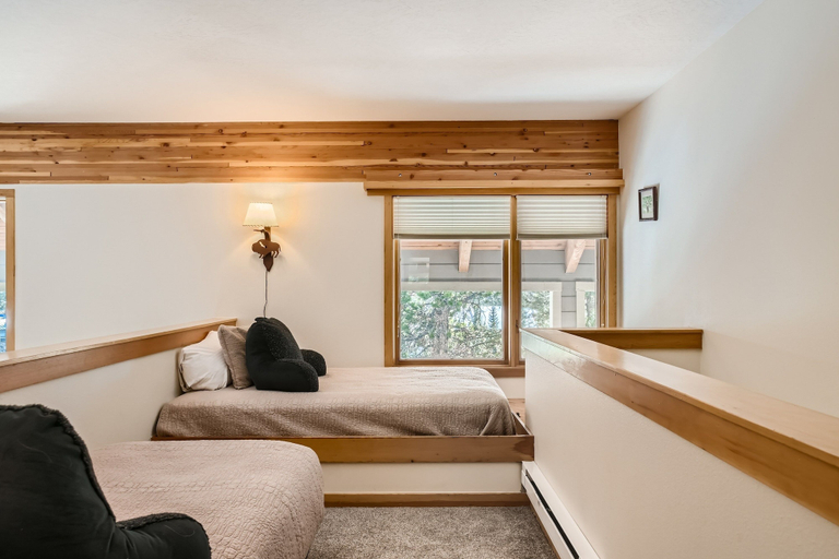 Room 4, 2084 The Pines 3 Bedroom Condo by RedAwning, Summit