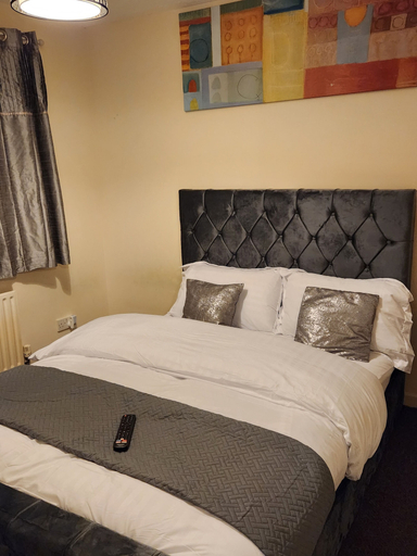 Bedroom 2, Captivating 3-bed House in Kent, London