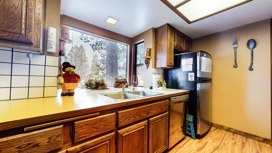 Private kitchen 5, Forest Creek 28 Rustic Updated Condo by RedAwning, Mono