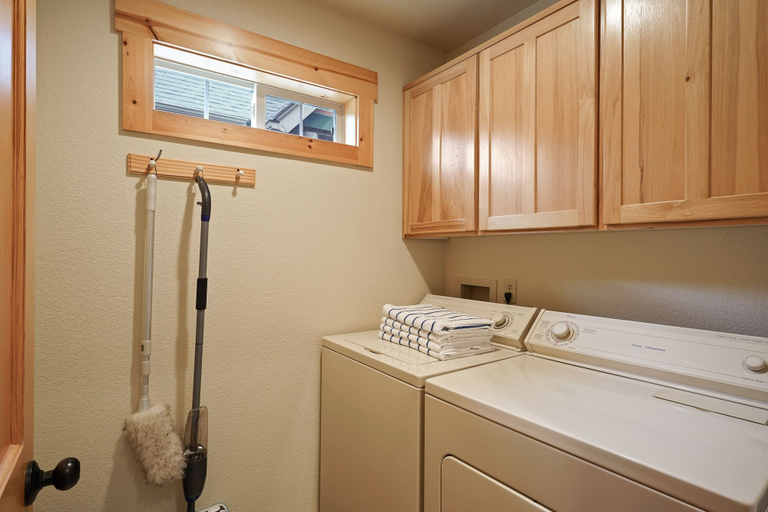 Interior 5, Wren 2 Bedroom Home by RedAwning, Deschutes