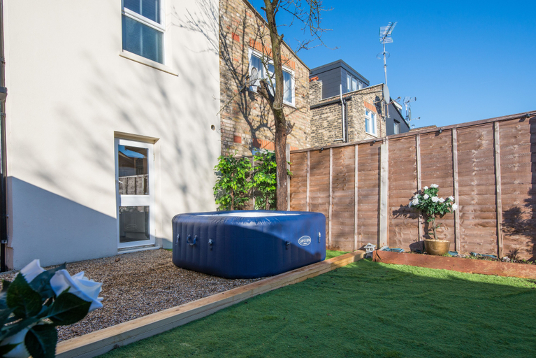 Exterior & Views 2, Charming 1-bed House in London, London