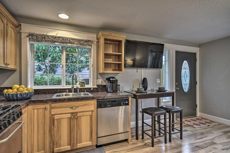 Others 4, Chic Battle Ground Apartment ~ 18 Mi to Vancouver!, Clark