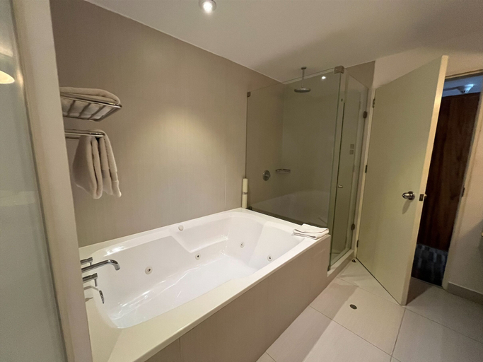 Bathroom 4, NM Lima Hotel, Lima