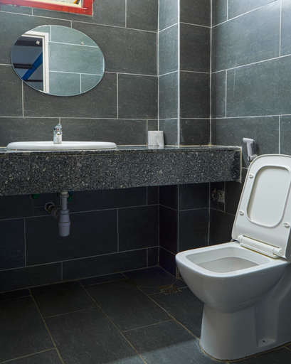 Bathroom 4, Sai Rock Beach Hotel & Spa, Kisauni