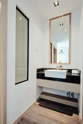 Bathroom 9