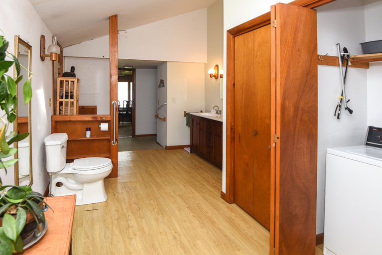 Bathroom 4, Life on the Lake With Private Dock & Fire Pit!, Kennebec
