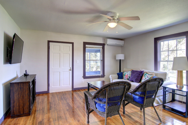 Living room 2, Quiet Sea Point Cottage by Redawning, Aransas