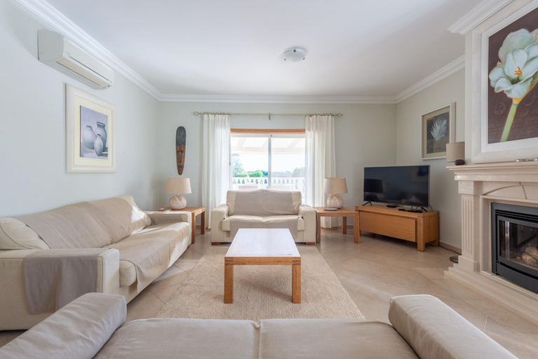 Room 2, Lote 50 at Boavista Resort Lagos, Lagos