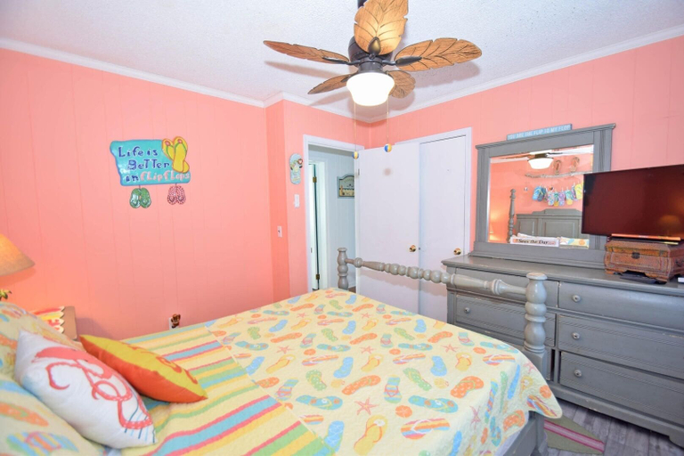 Room 2, Twin Tree Road 511 3 Bedroom Home by RedAwning, Worcester