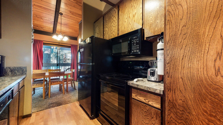 Private kitchen 5, Horizons 4 186 Centrally Located, Spacious Mammoth Home with Cozy Fireplace by RedAwning, Mono