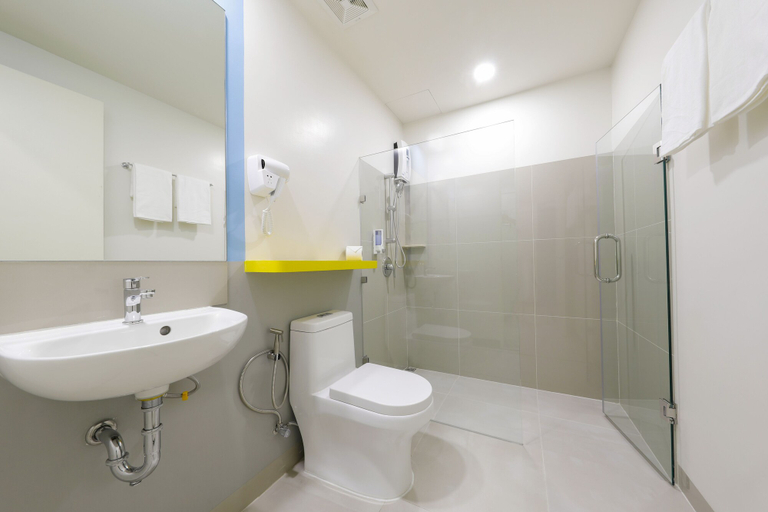 Bathroom 4, Hop Inn North EDSA Quezon City, Quezon City
