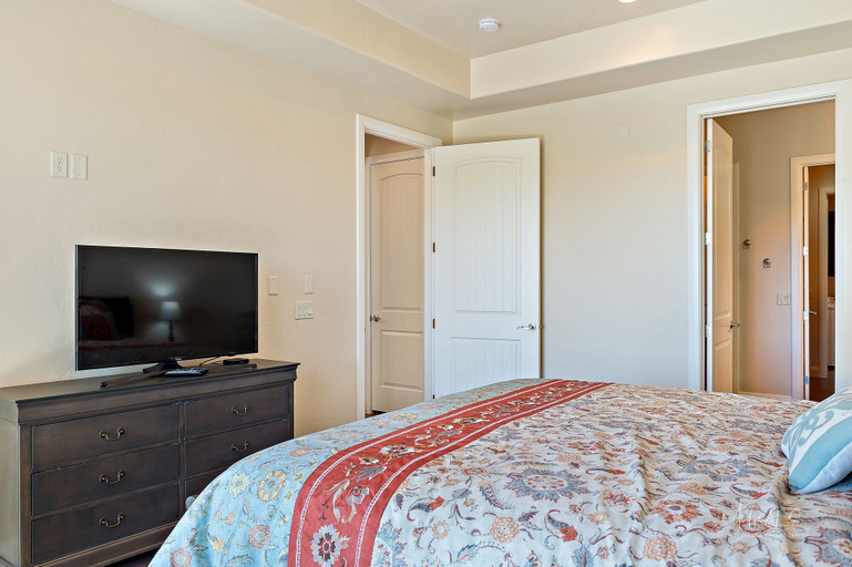Bedroom 5, Above Par by RedAwning, Washington