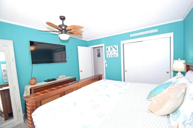 Room 4, Twin Tree Road 511 3 Bedroom Home by RedAwning, Worcester
