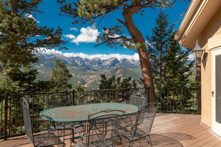 Outdoor dining, Cedar Upper Luxury Vacation  At Windcliff 3 Bedroom Home by RedAwning, Larimer
