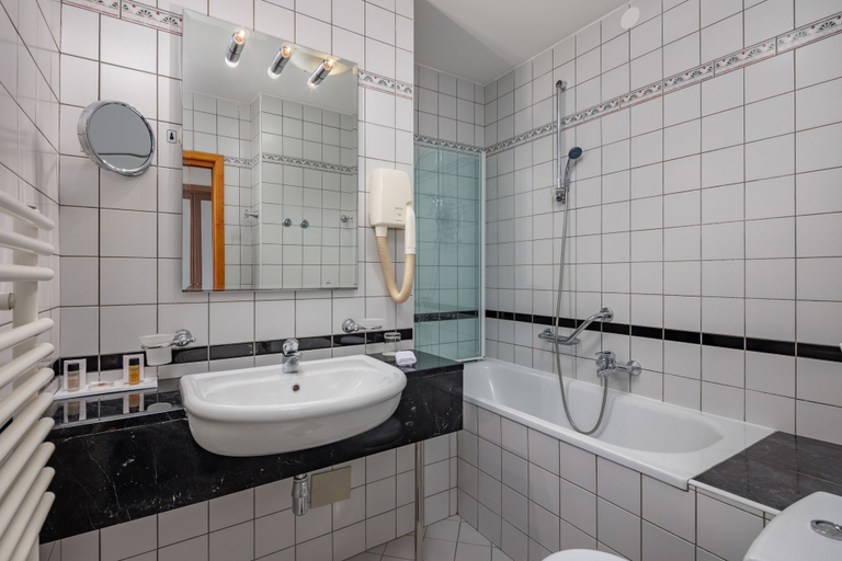 Bathroom 4, Grand Hotel Bonavia, Rijeka