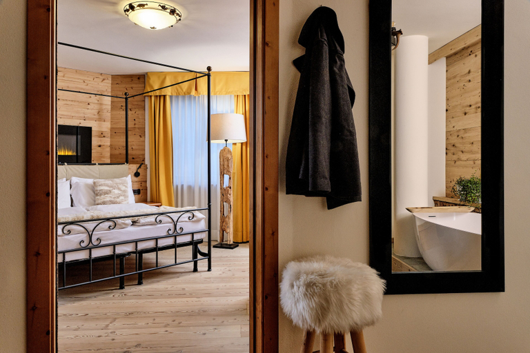 Bedroom 3, Boutique Hotel and Chalets Salvadori, Trento