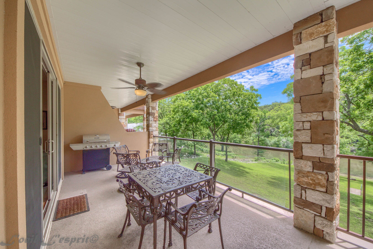 Outdoor dining 3, Riverview Terrace Rg 203 3 Bedroom Condo by RedAwning, Comal