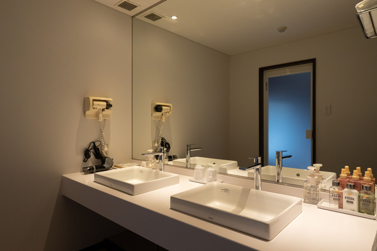 Bathroom 3, Mori No Izumi, Itō