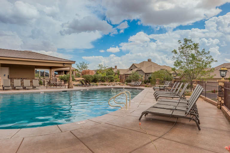 Pool 5, Zion's Point 3 Bedroom Apts by RedAwning, Washington