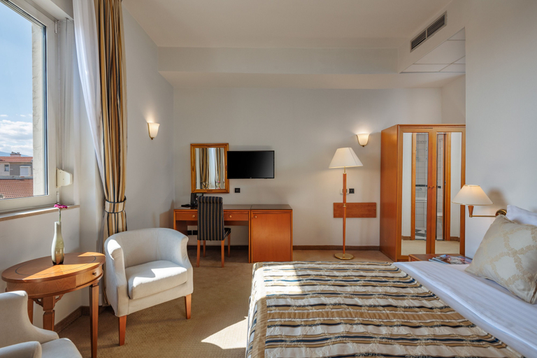 Bedroom 2, Grand Hotel Bonavia, Rijeka