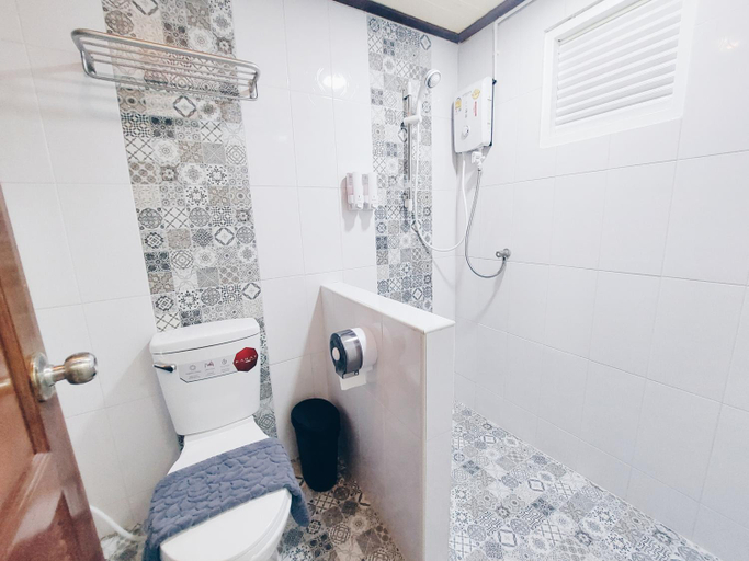 Bathroom 4, Hello Sunshine, Phra Nakhon Si Ayutthaya