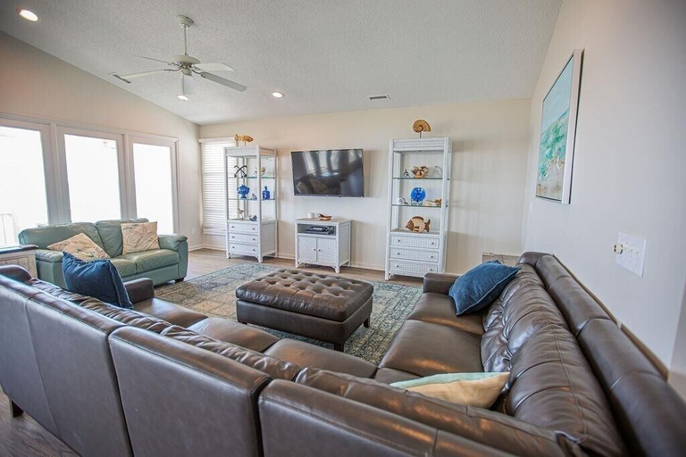 Living area 3, Ohana Tides 5 Bedroom Home by RedAwning, Brunswick