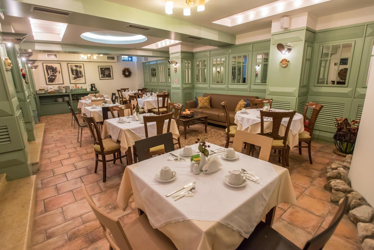 Food & Drinks 3, City Hotel Apollonion, Central Greece