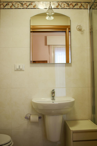 Others 5, La casa di Catia, Florence