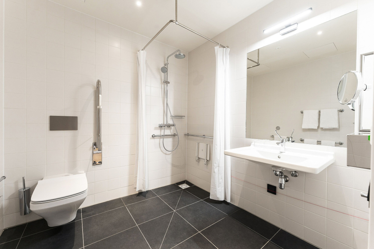 Bathroom 5, Intercityhotel Breda, Breda