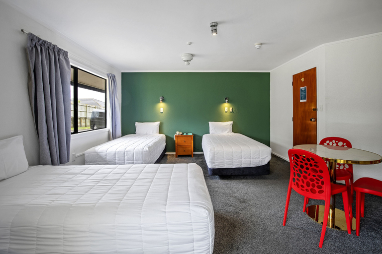 Bedroom 2, Oakwood Manor Motor Lodge, Manukau