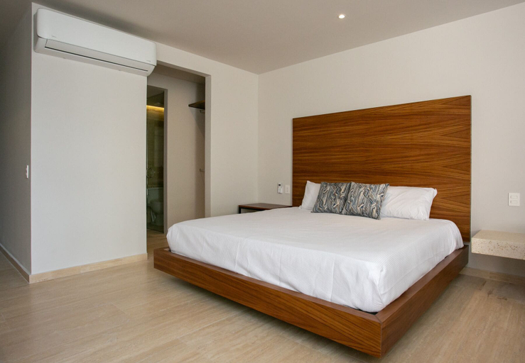 Room 2, Kaab by the Beach. Condo with roofpool, Cozumel