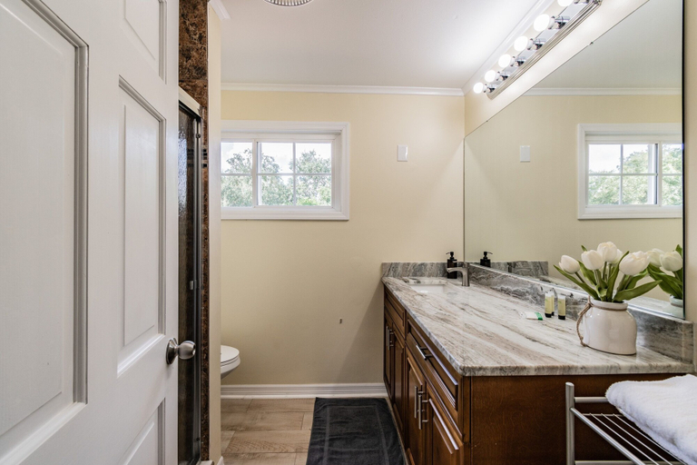 Bathroom 3, A Large Tropical 7 Bedroom Estate by RedAwning, Hillsborough