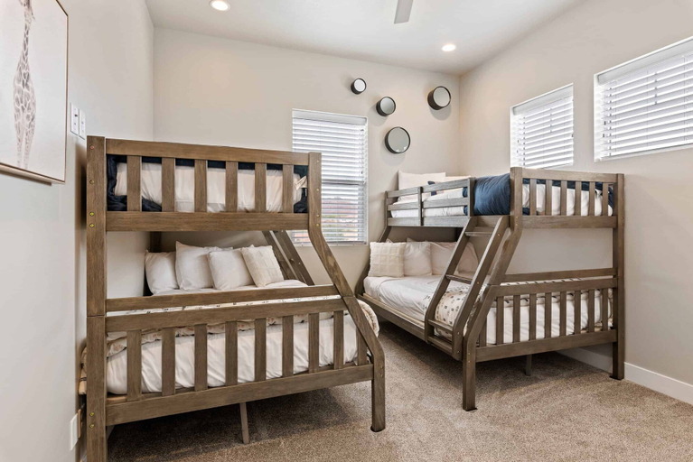 Bedroom 3, Red Mountain Springs #23 by RedAwning, Washington
