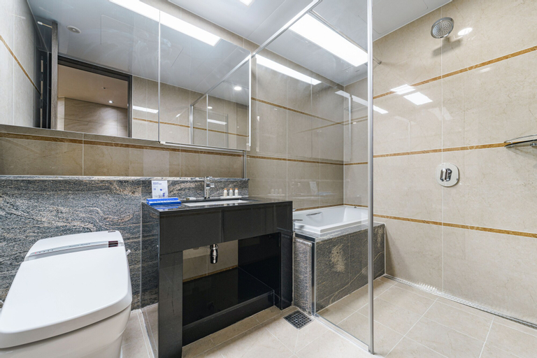 Bathroom 4