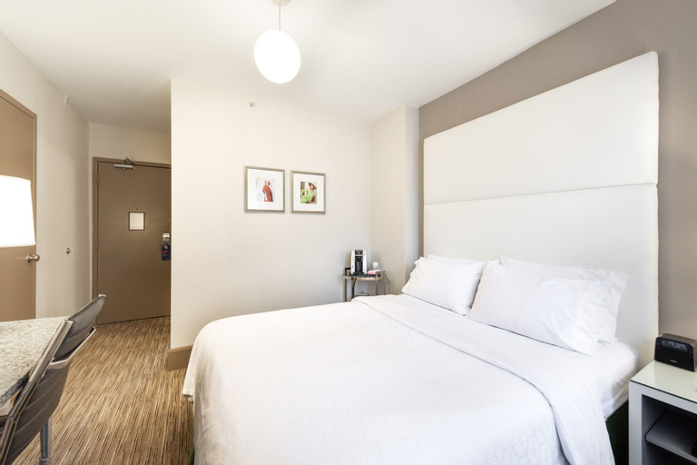 Bedroom 18