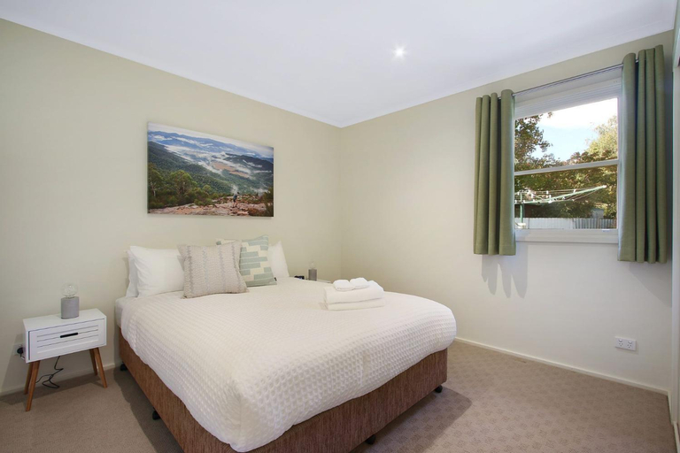 Bedroom 2, TrailBlazer - Indulgent Adventure, Alpine - East