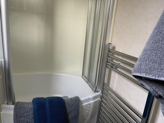 Bathroom 5, Captivating 2-bed Static Caravan on Private Land, Anglesey