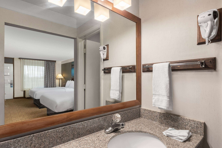 Bathroom 5, Days Inn by Wyndham Columbia Kentucky, Adair