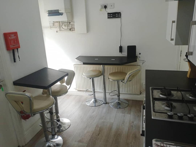 Others 5, Ensuite Double-bed (H1) close to Burnley city centre, Lancashire