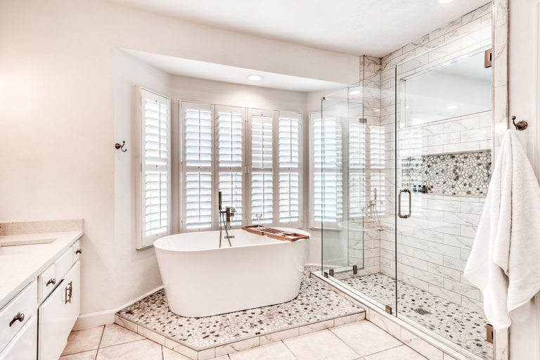 Bathroom 4, Miramar Manor by Avantstay Walk to the Beach!, Walton